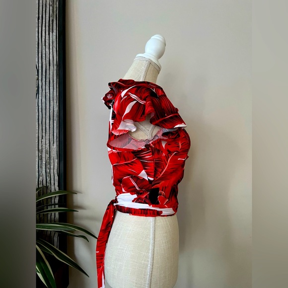 Banjul Red Tropical Banana Leaf Cropped Wrap Top size Medium - Picture 4 of 7